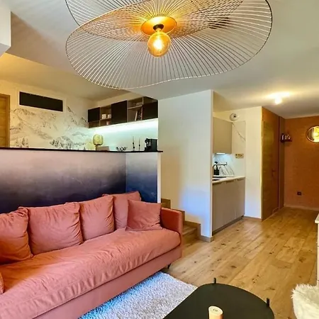 Apartment Renove- Skis Aux Pieds-parking- 1650 Courchevel