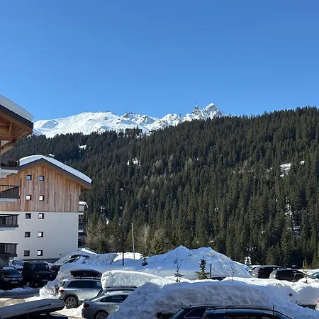 Renove- Skis Aux Pieds-parking- 1650 Apartment