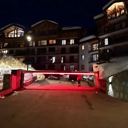 Renove- Skis Aux Pieds-parking- 1650 Apartment