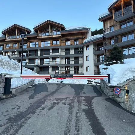 Renove- Skis Aux Pieds-parking- 1650 Apartment