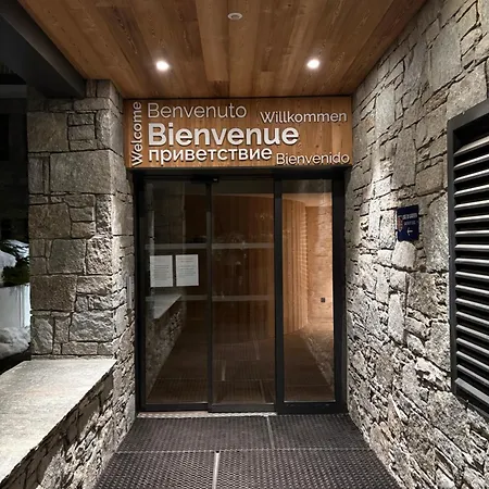 Renove- Skis Aux Pieds-parking- 1650 *